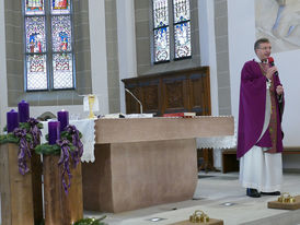 Bischof Dr. Michael Gerber besucht St. Crescentius (Foto: Karl-Franz Thiede)